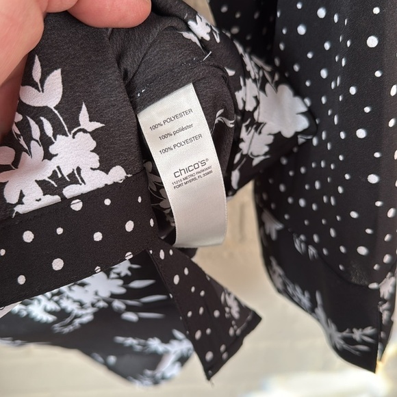 Chicos shirt blouse Black & White Floral Lightweight NEW - Picture 6 of 7